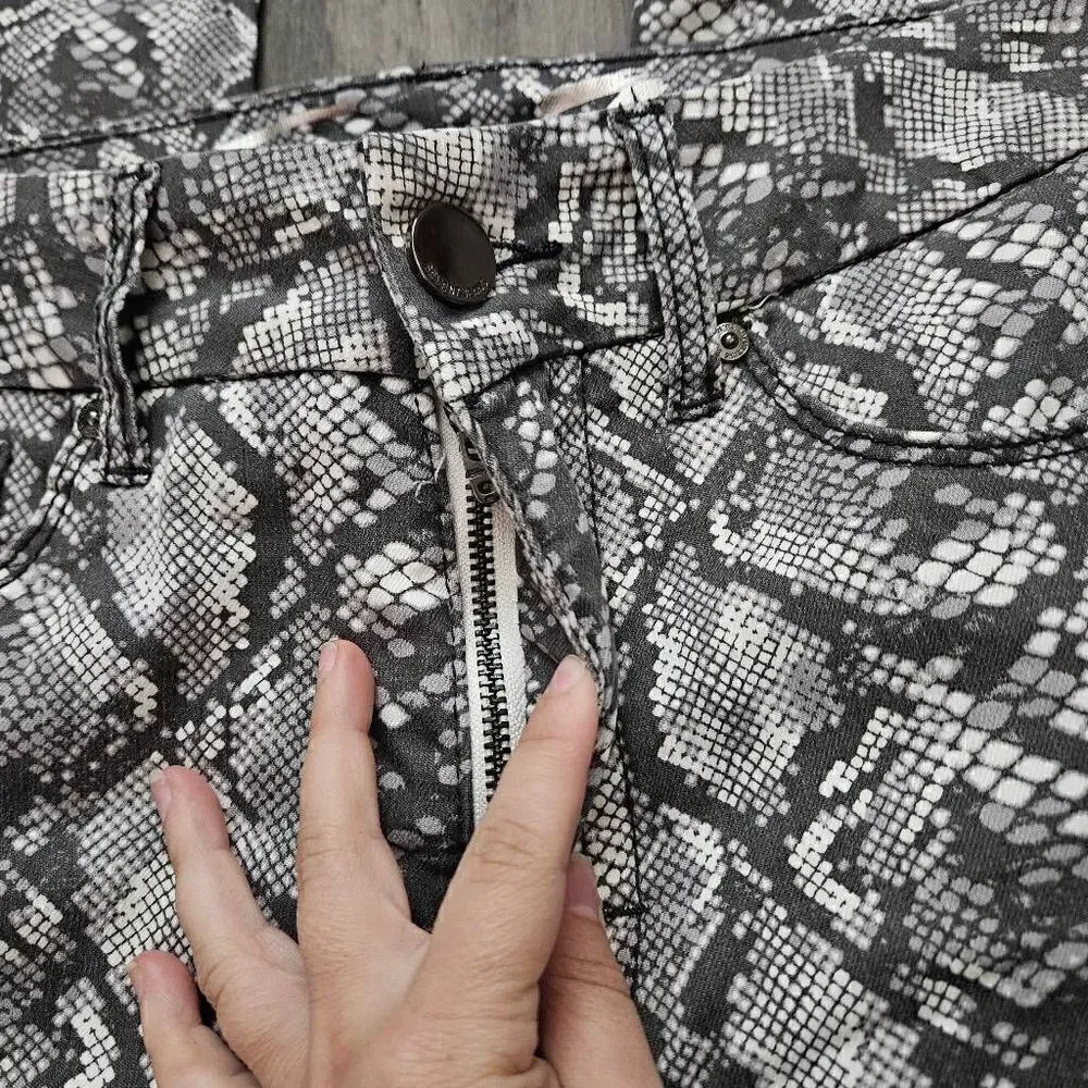 Seven7 Tummyless High Rise Skinny Snake Jeans - Picture 3 of 9